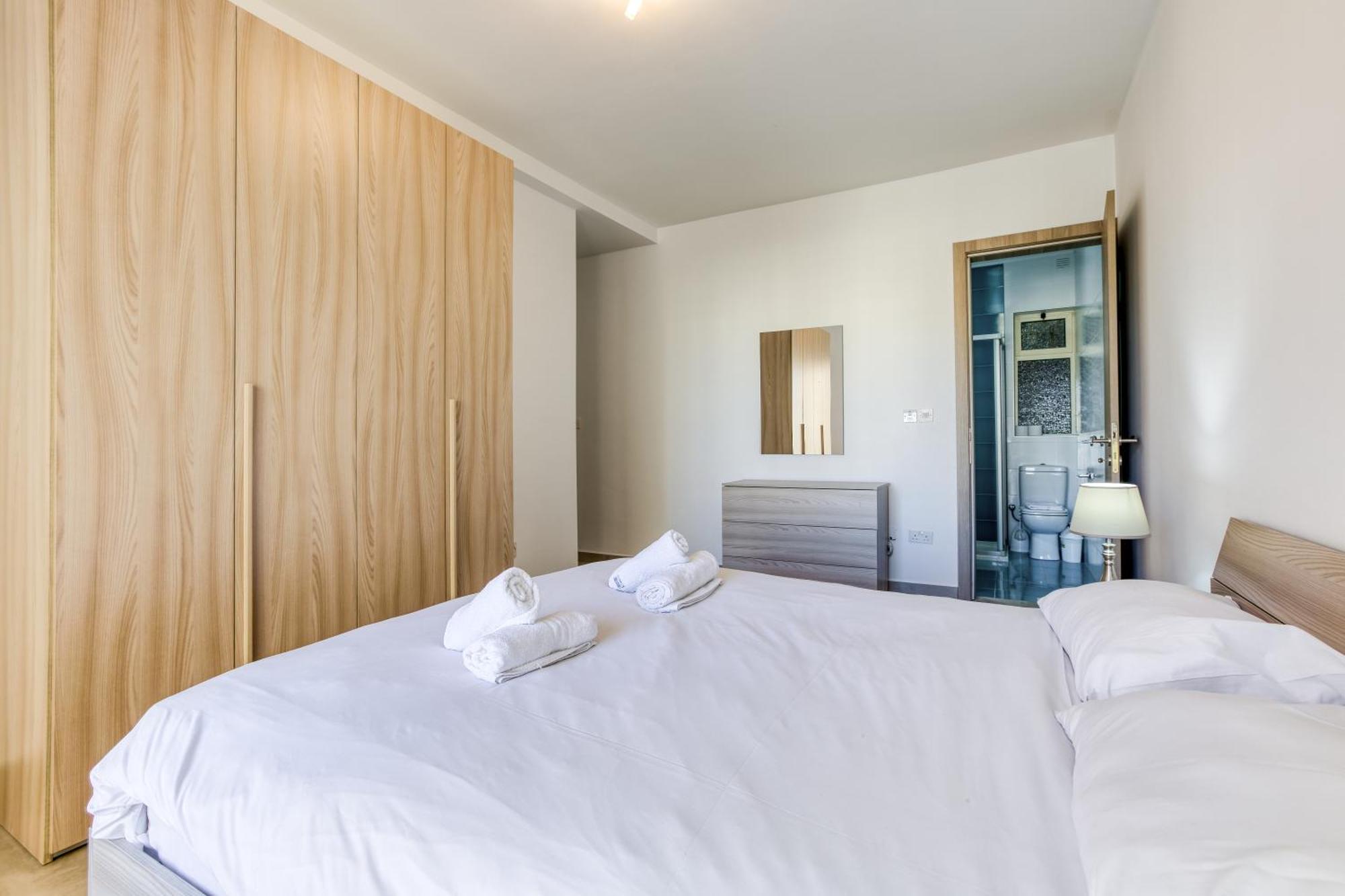 Seafront Sliema Apartment With Balcony & Sea Views By Jl Exterior photo