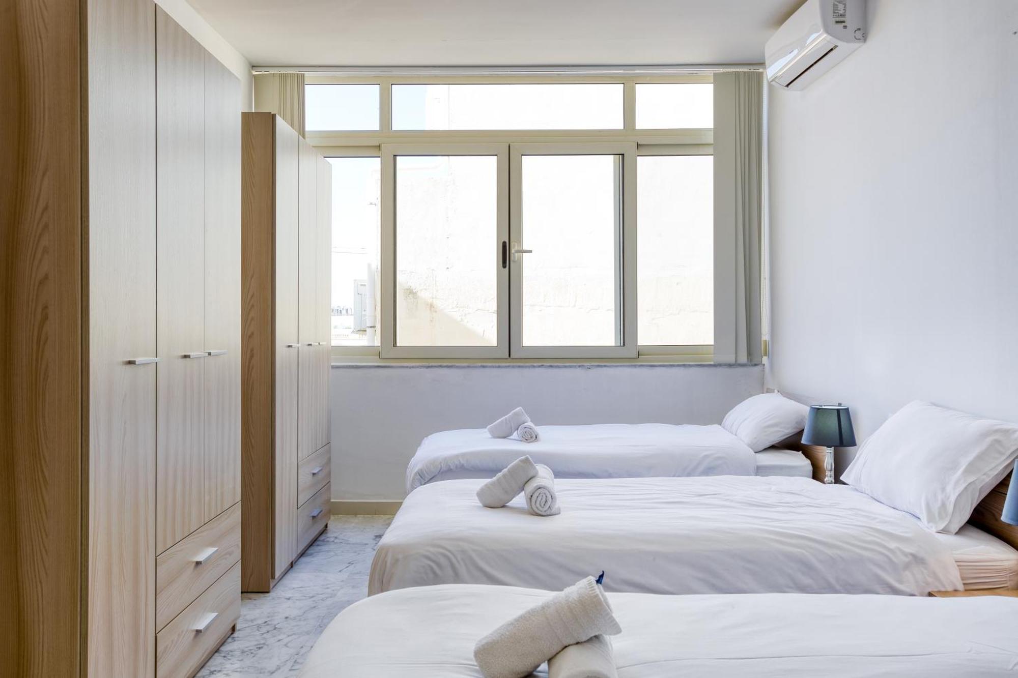 Seafront Sliema Apartment With Balcony & Sea Views By Jl Exterior photo