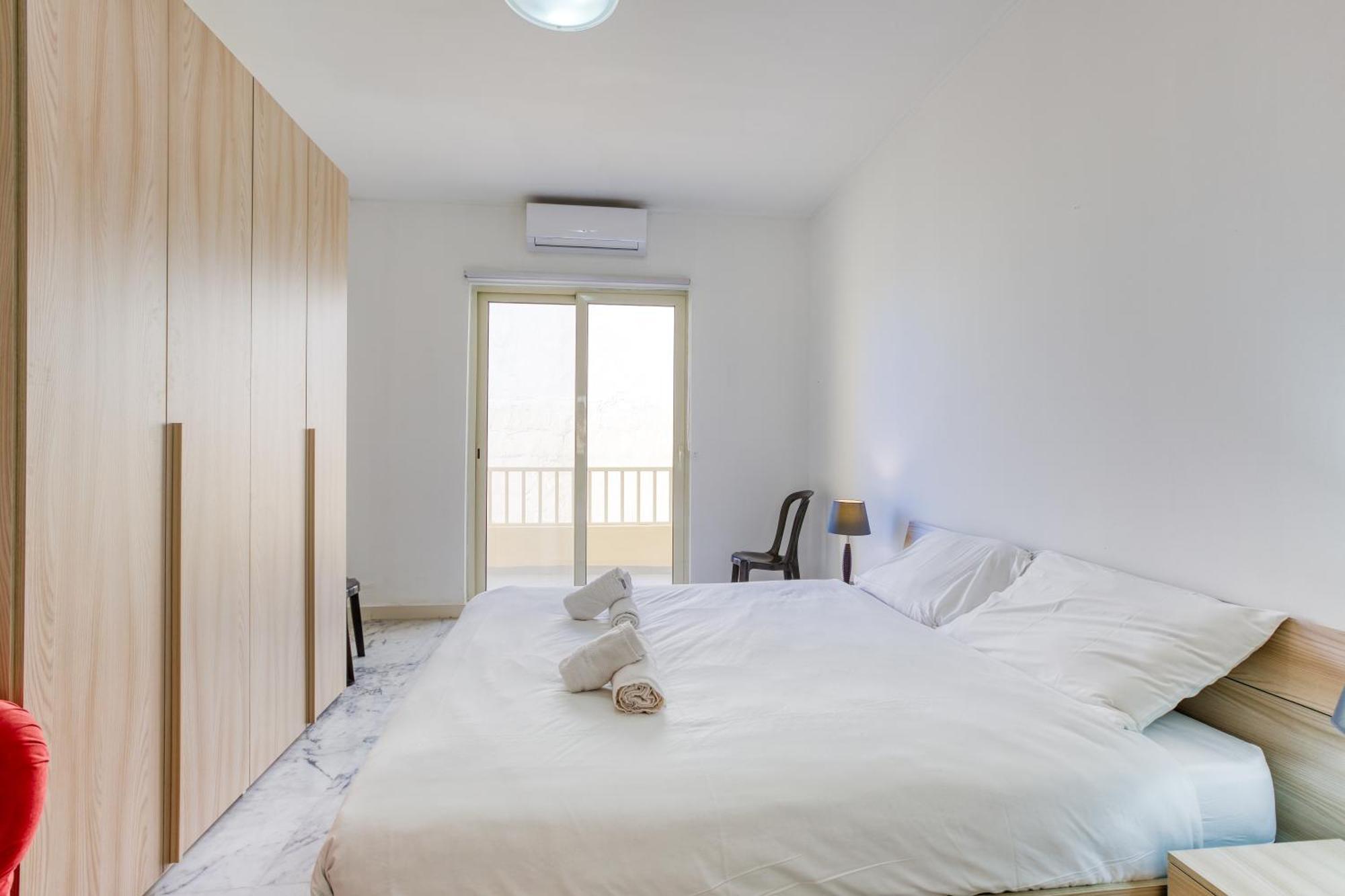 Seafront Sliema Apartment With Balcony & Sea Views By Jl Exterior photo